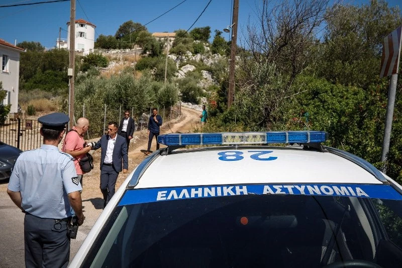 Που να ήξερε ο Τσίπρας ότι έβγαλε διάγγελμα δίπλα στον ΤΑΞΙΑΡΧΗ της Ιθάκης και με ότι σημαίνει αυτό;